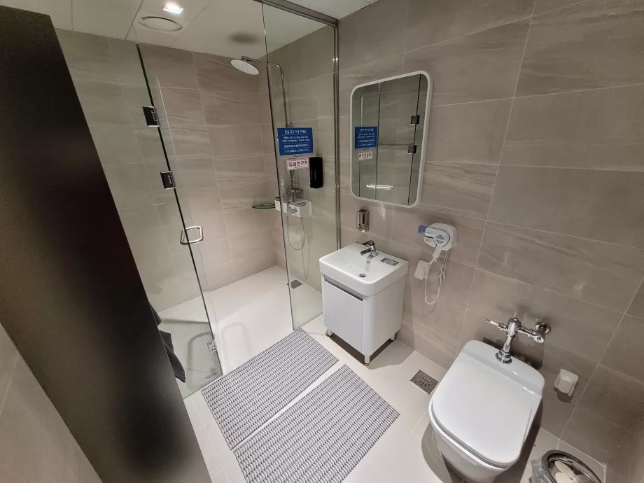 Incheon, Transfer Salonunda duşlar