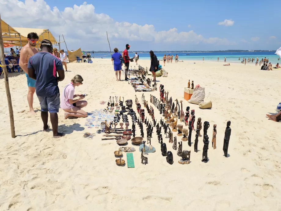 Nakupenda Sandbank'ta hediyelik eşya satışı