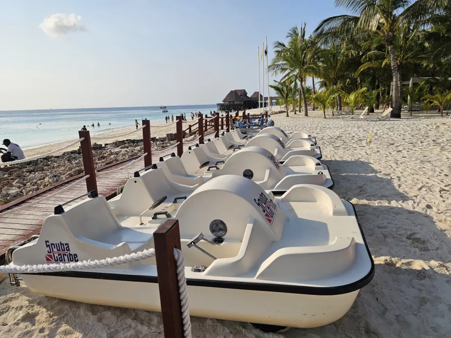 Kendwa Plajı'nda pedallı tekne kiralama