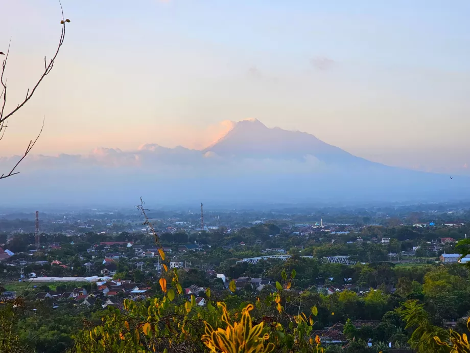 Ratu Boko, Merapi yanardağı manzarası