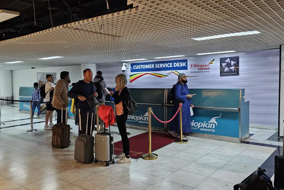Aktarmalı yolcular için check-in kontuarı