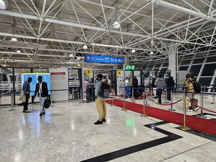 Kalkış kapıları A14–A19