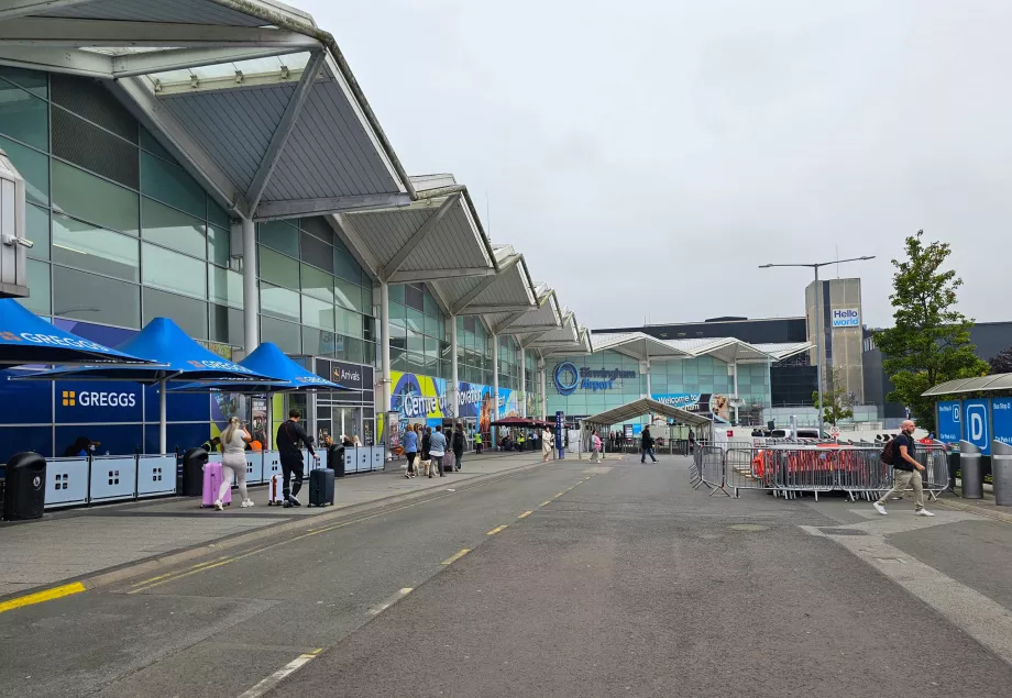 Birmingham havaalanına varış