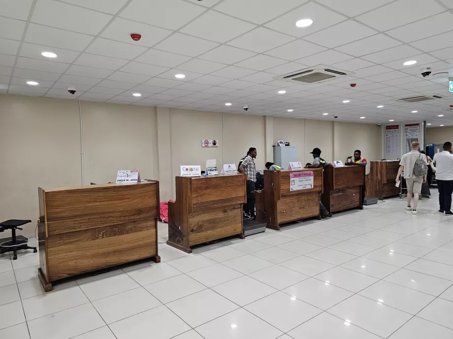 Terminal 2B, check-in kontuarları