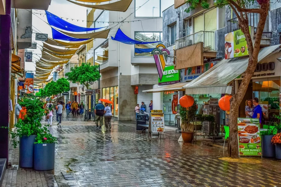 Lefkoşa ana caddesi