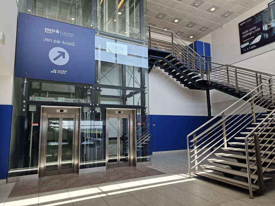 Terminal 2'deki D kapılarının yanındaki bekleme salonunun konumu