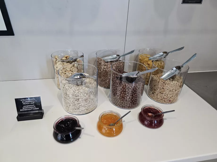 Granola, müsli ve reçeller