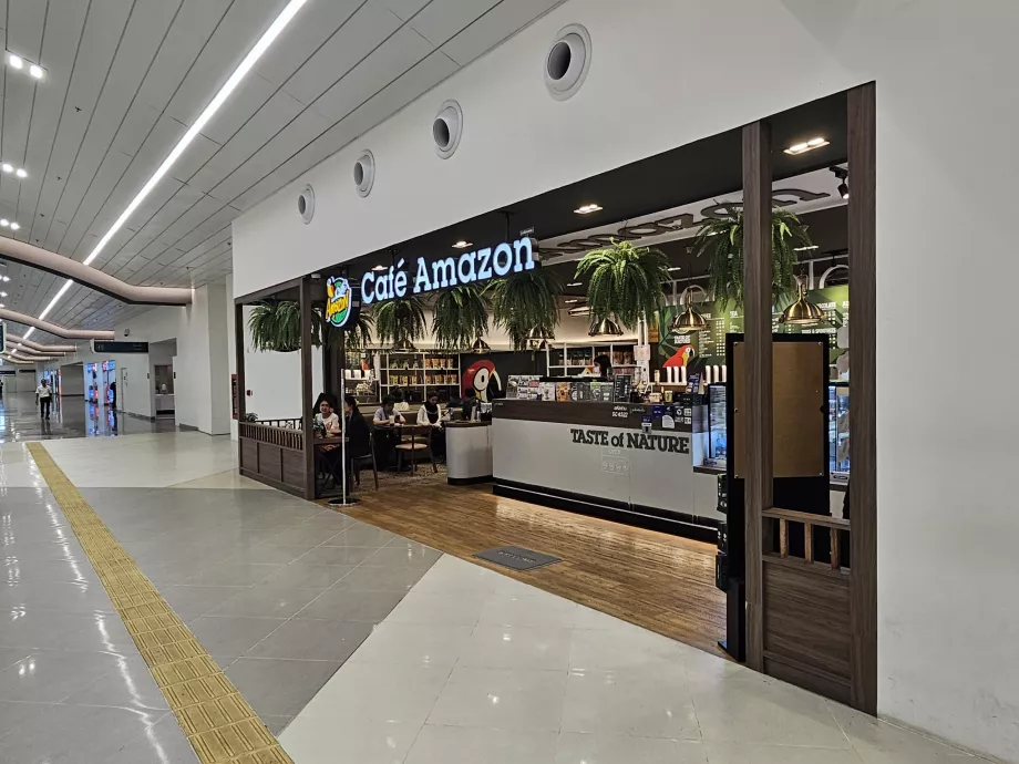Café Amazon, gelen yolcu salonu