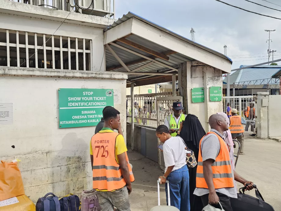 Liman bölgesine giriş