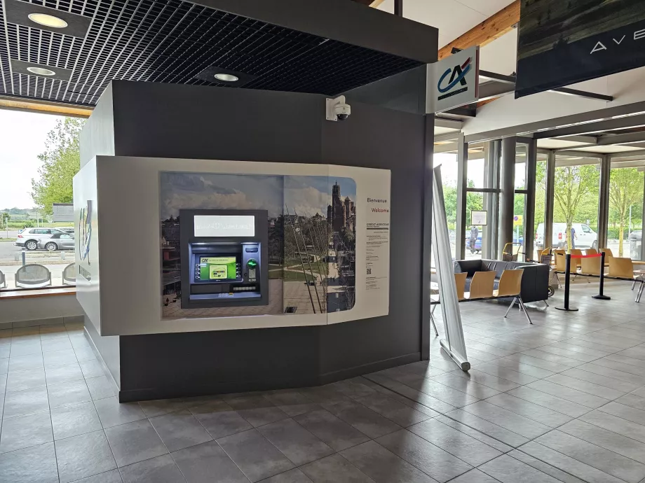 Gidiş salonundaki ATM