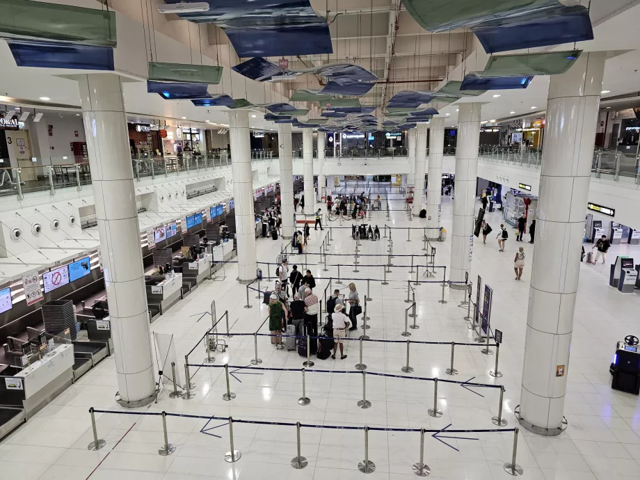 Gidiş salonu, iç hatlar terminali