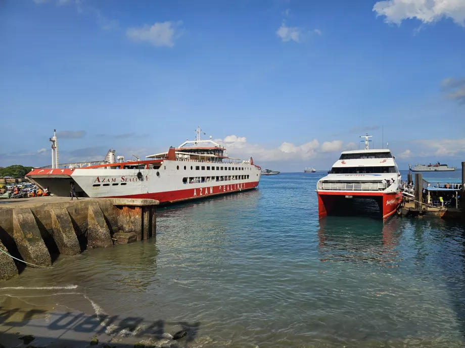 Azam Denizcilik gemileri