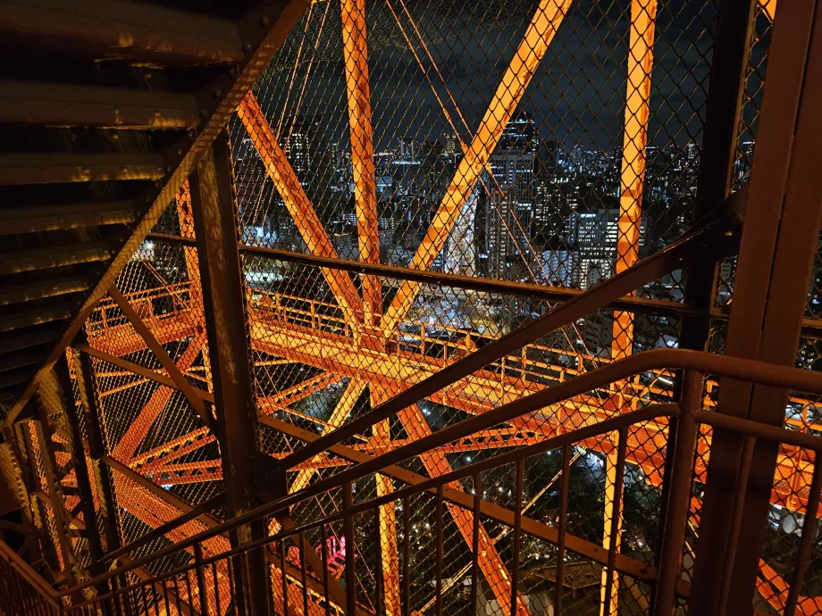 Merdivenlerden inerken