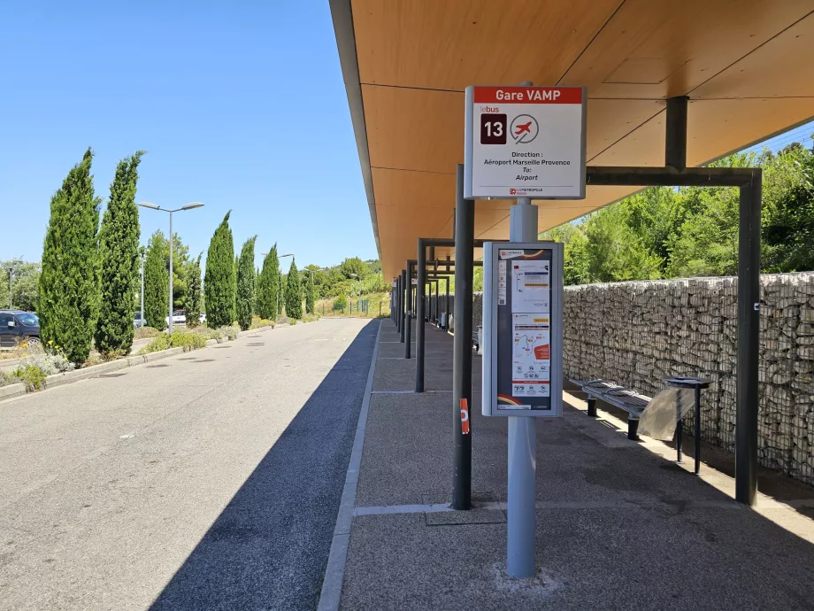 Havaalanına giden otobüs durağı