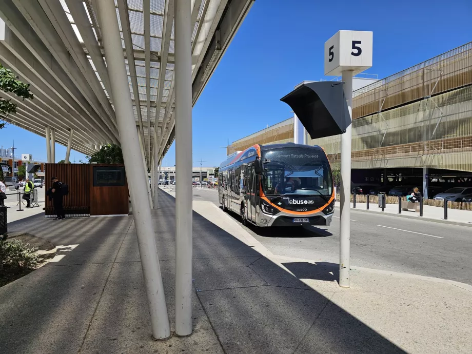Vitrolles tren istasyonuna giden otobüs