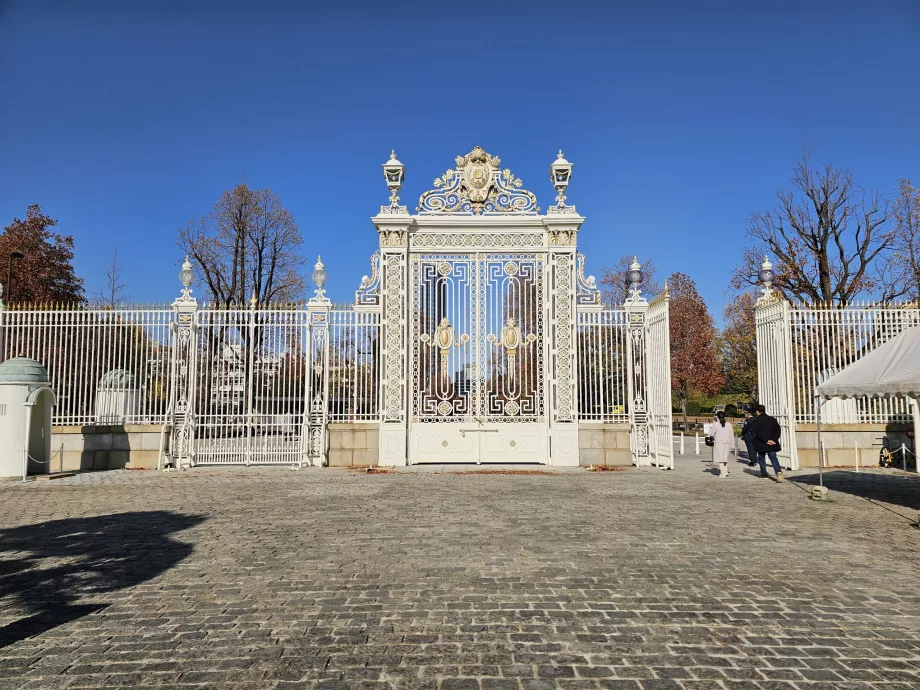 Akasaka Sarayı'ndan ana çıkış