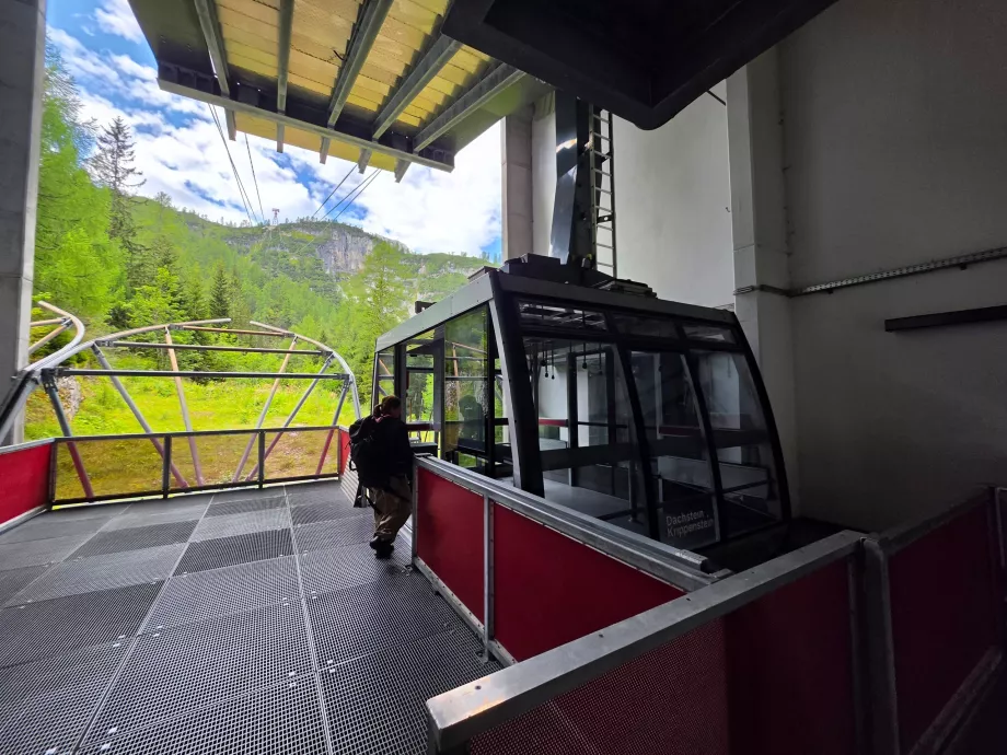 Krippenstein'a giden teleferiğin ikinci bölümü