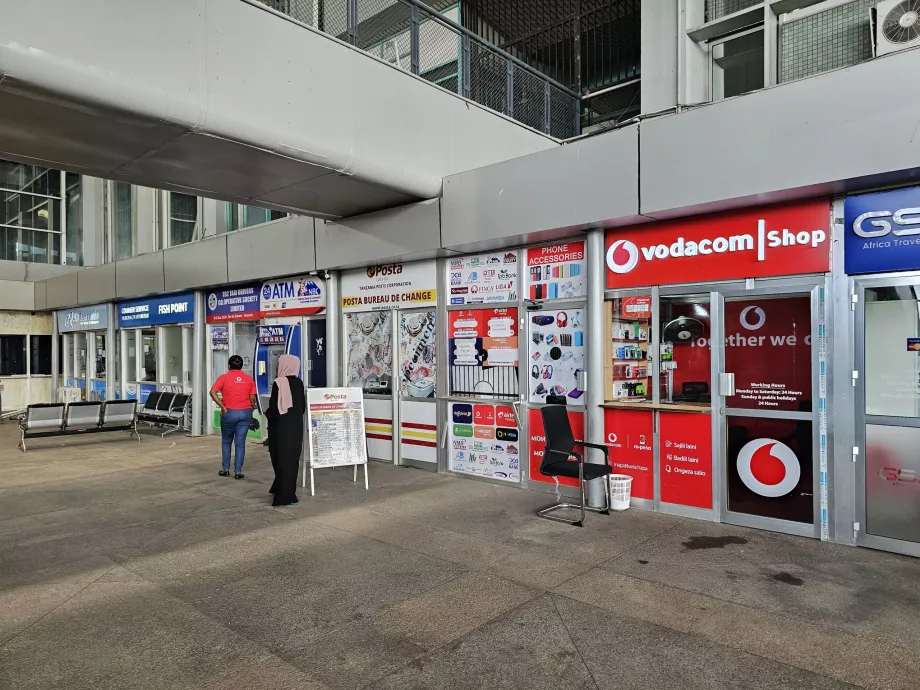 Döviz büroları ve cep telefonu mağazaları, Terminal 2