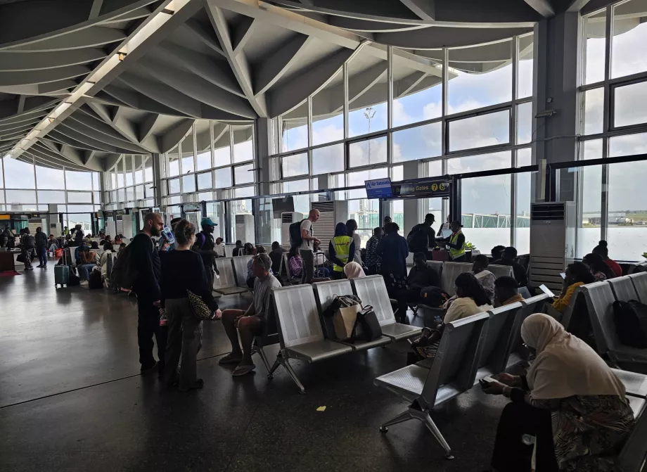 Biniş kapıları, Terminal 2