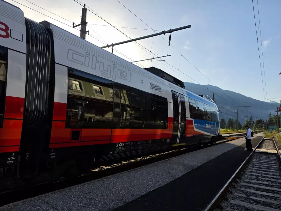 Hallstatt'a giden tren