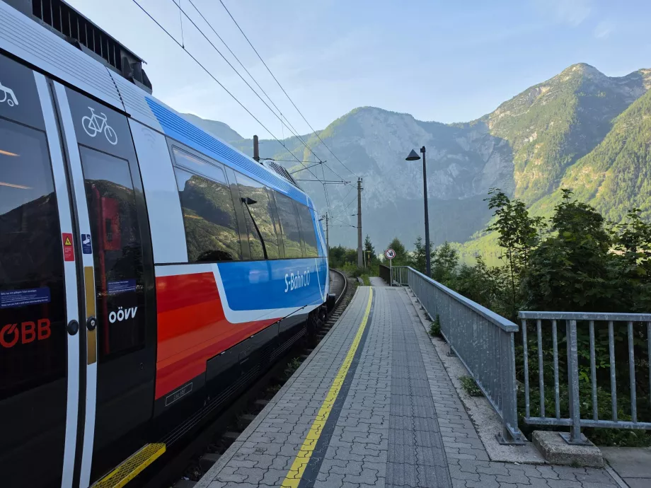 Hallstatt tren istasyonundaki bir tren