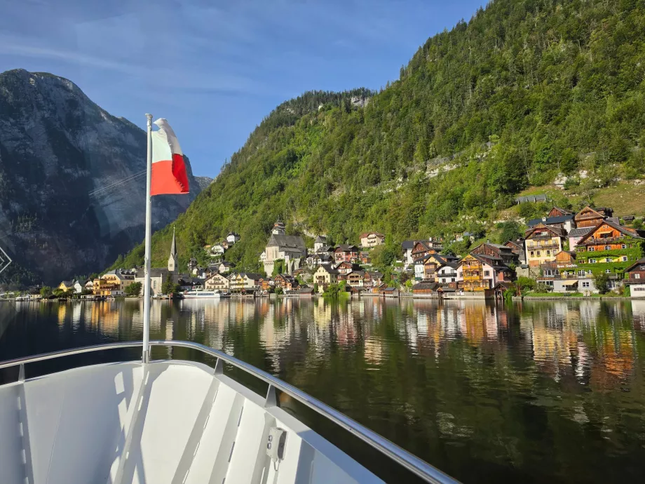 Feribottan Hallstatt manzarası