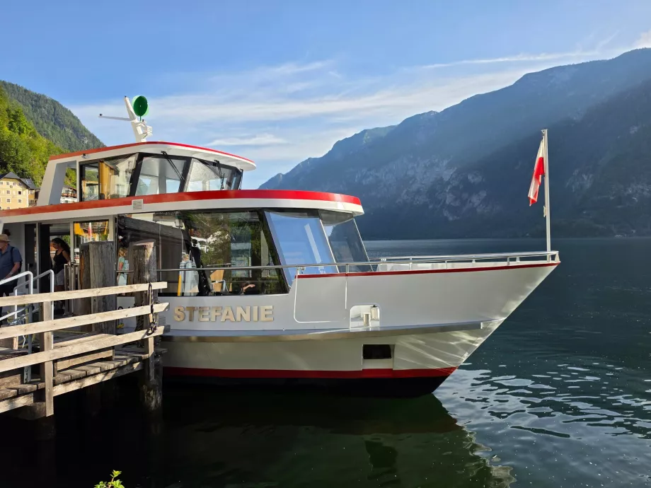 Hallstatt feribotu <-> ı ve tren istasyonu