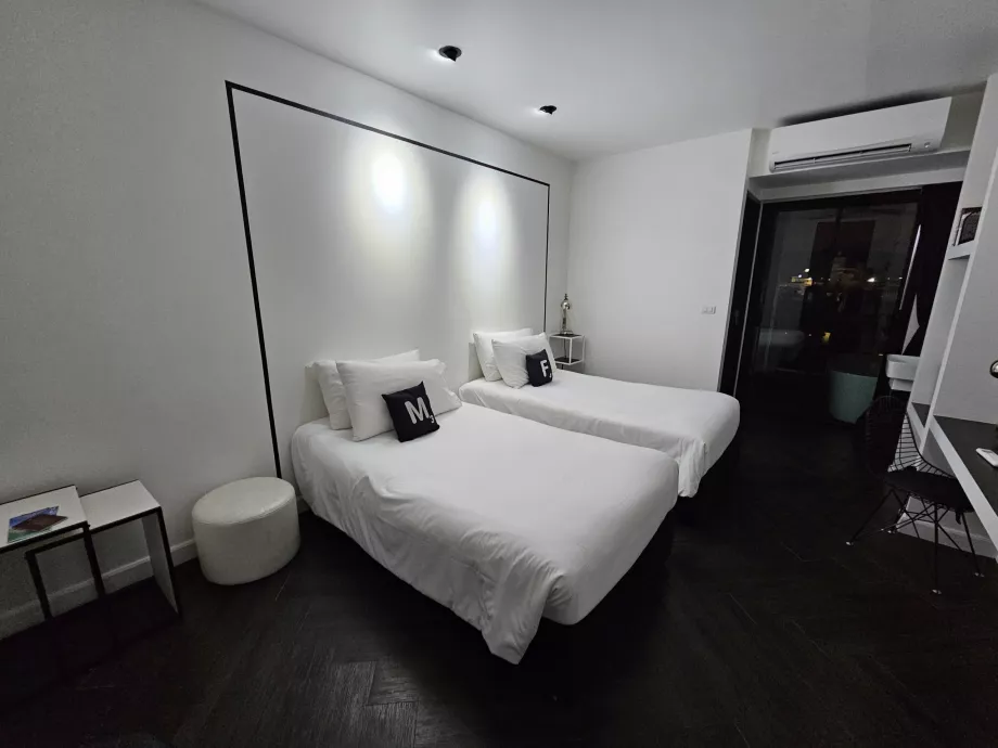 Oda, Blue Monkey Otel