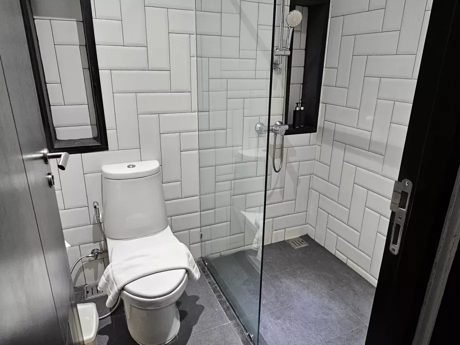 Banyo, Blue Monkey Otel