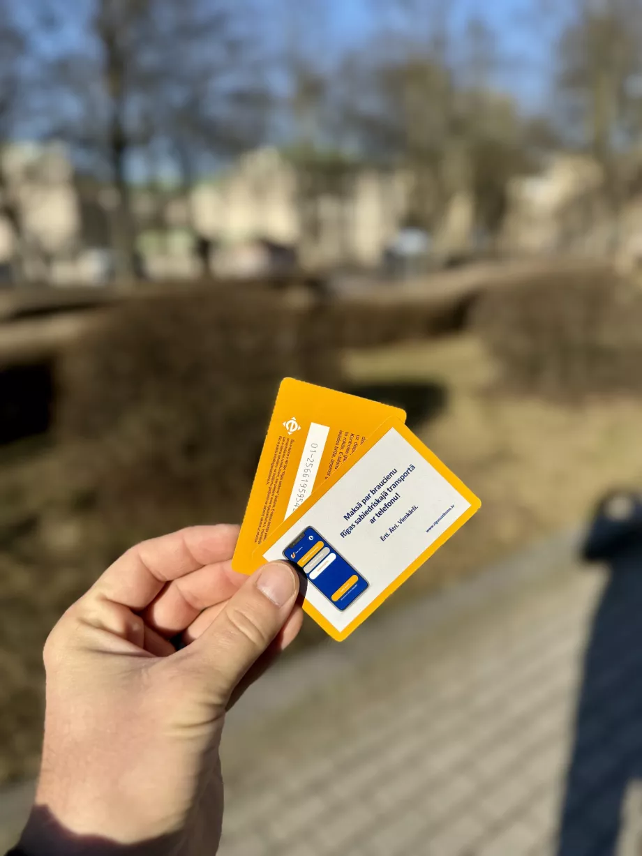 Riga'da toplu taşıma için biletler