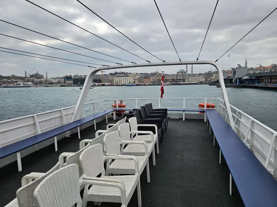 Kız Kulesi'nde geminin üst güvertesi