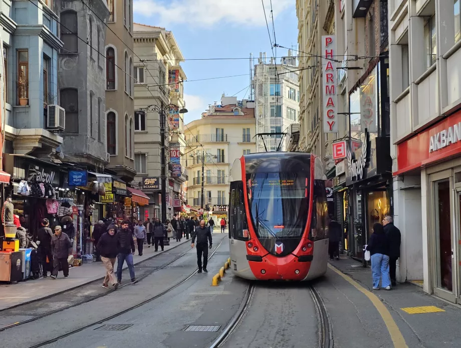 İstanbul'un merkezinde tramvay