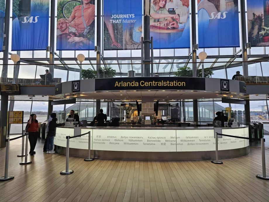 Arlanda C istasyonunun girişi (Mälartag, Pendeltag ve SJ trenleri)
