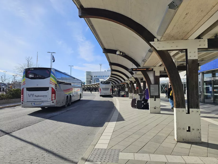 Otobüs durakları, uzun mesafe otobüsleri (Flygbussarna, Flixbus)