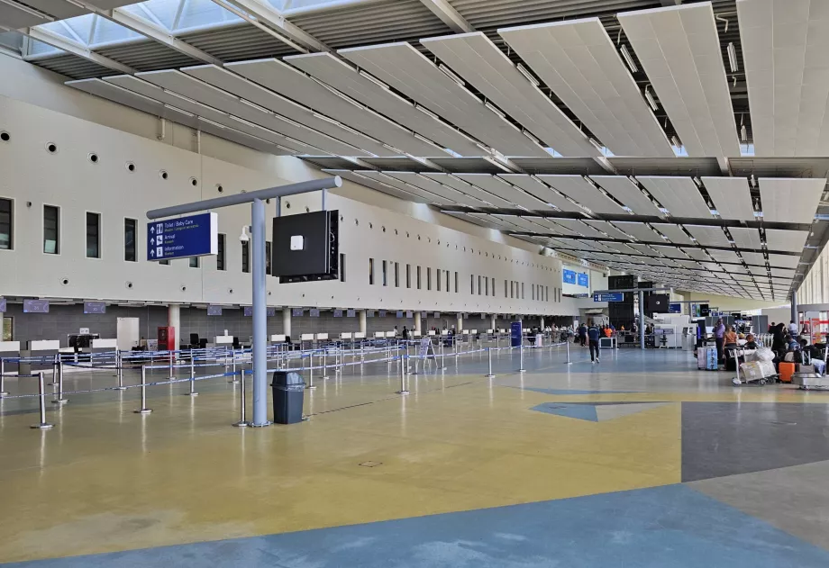 Terminal 3, check-in kontuarları