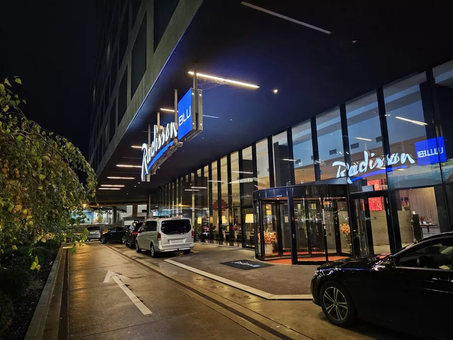 Radisson Blu Otel, ZRH Havalimanı