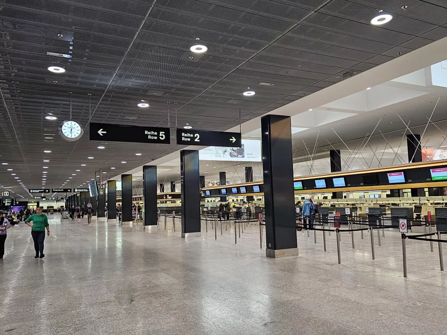 ZRH Havalimanı, check-in salonu