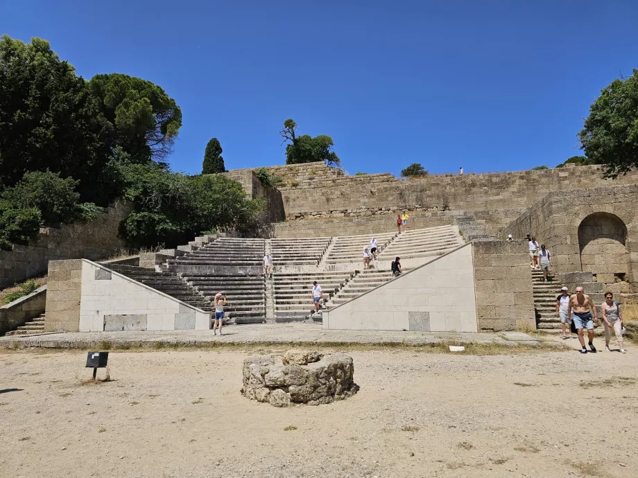 Rodos Akropolisi, amfitiyatro