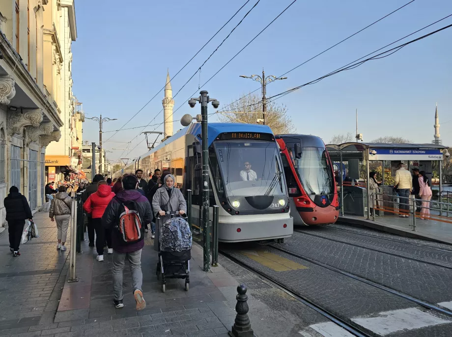 Sultanahmet Camii'nde tramvay durağı