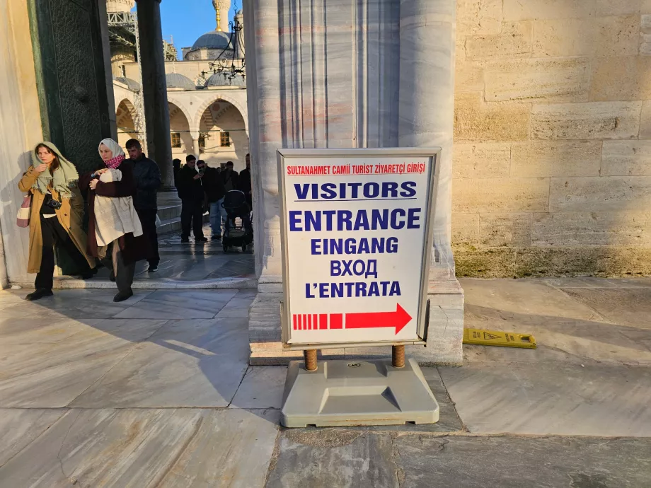 Sultanahmet Camii, turistler için giriş