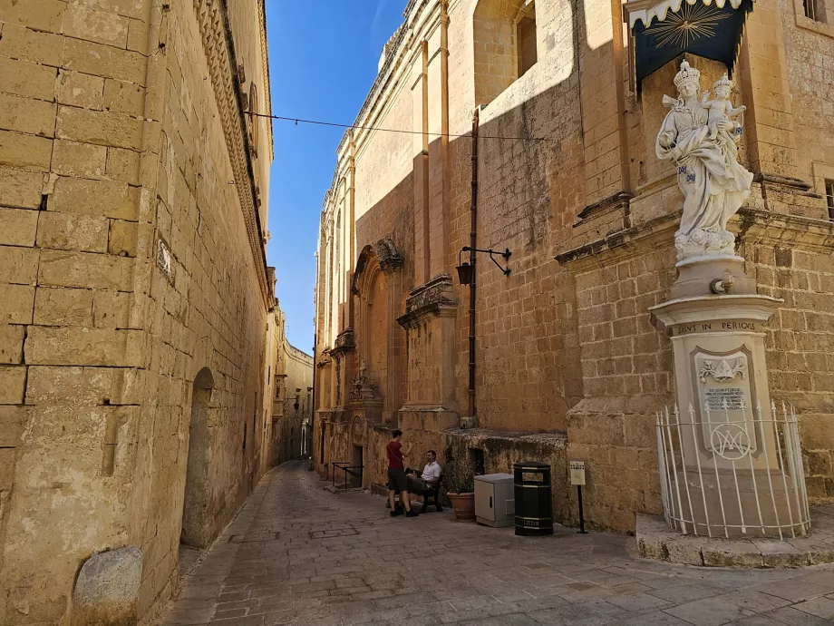Mdina'nın eski kentinin sokakları
