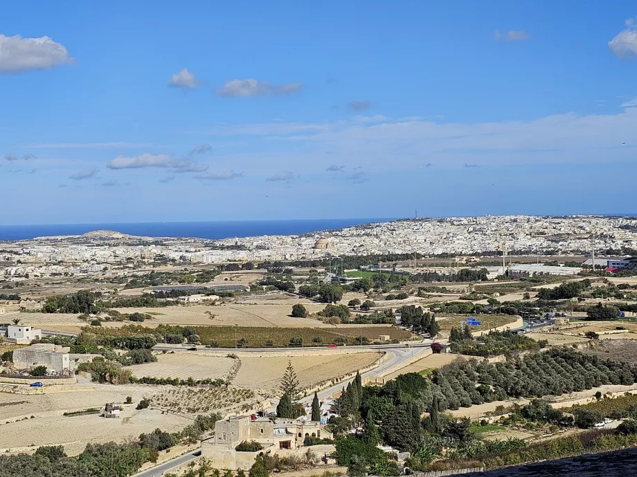 Mdina surlarından görünüm