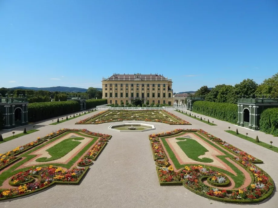 Schönbrunn Bahçeleri