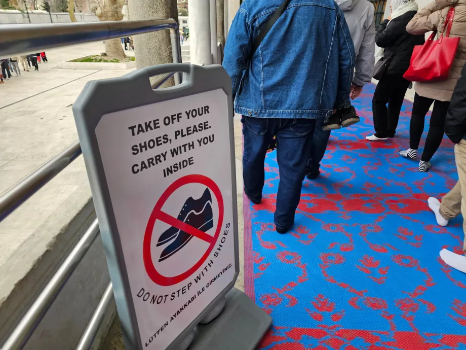 Sultanahmet Camii, ayakkabılarınızı çıkarma hakkında bilgi