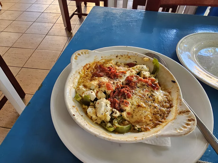 Fırında beyaz peynir