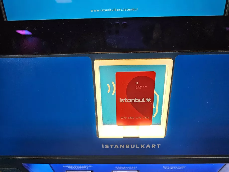 İstanbulKart şarj makinesi