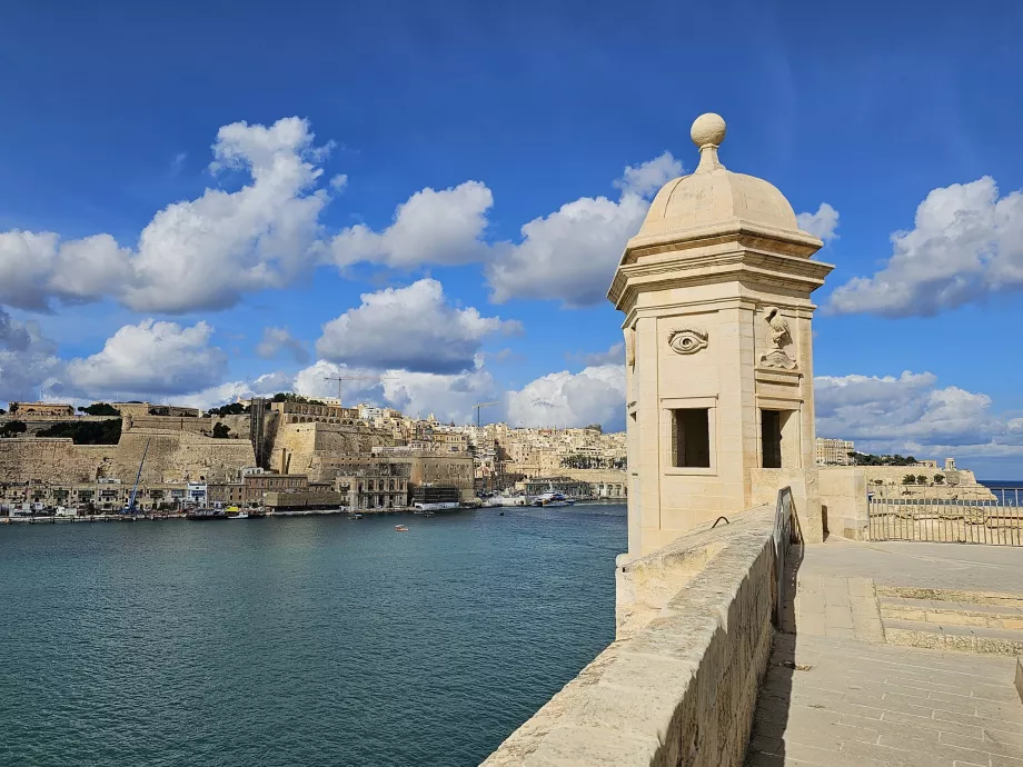 L-Isla'da Bakış Açısı