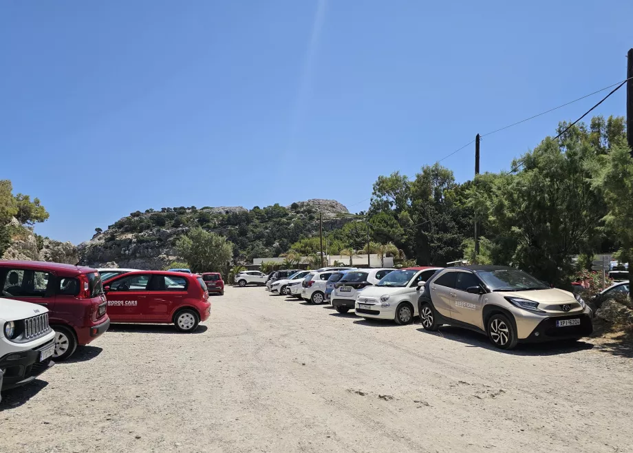 Anthony Quinn Plajı otoparkı