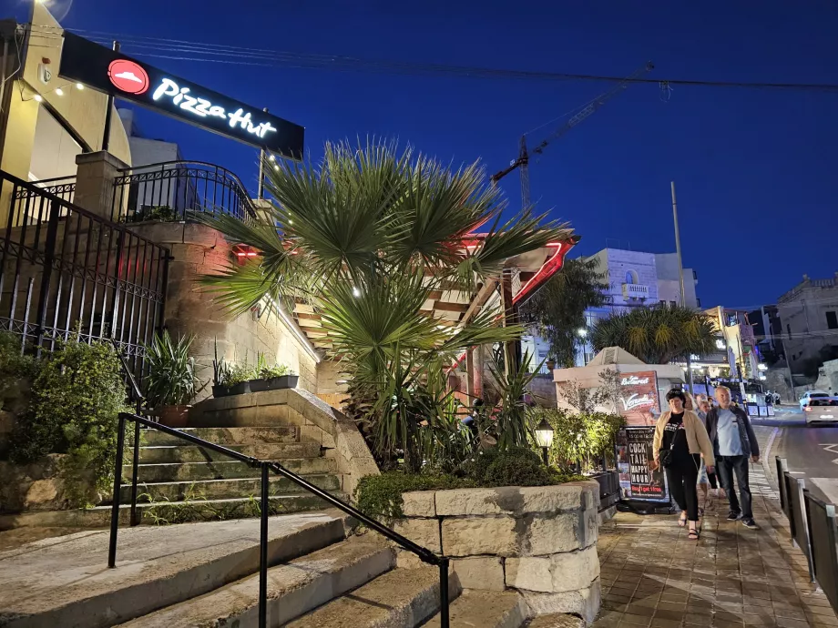 San Giljan bölgesindeki Pizza Hut