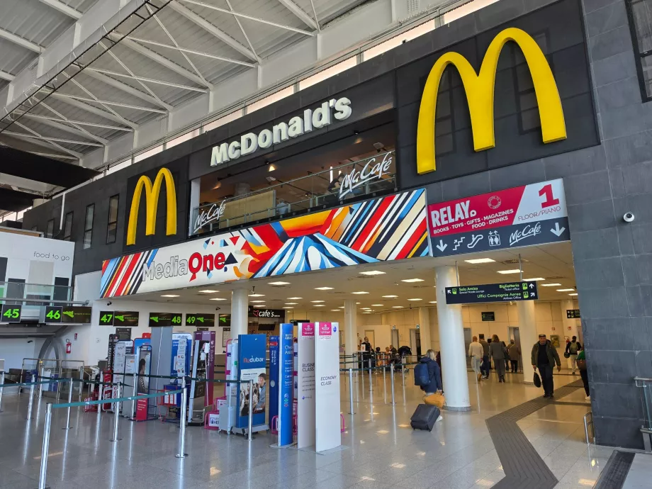 McDonald's, Terminal A, Giden Yolcular (ortak alan)